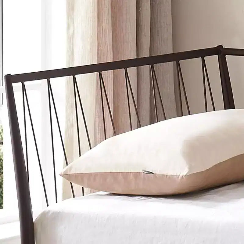 Struttura letto a giorno in legno di dimensioni singole con supporto a doghe
