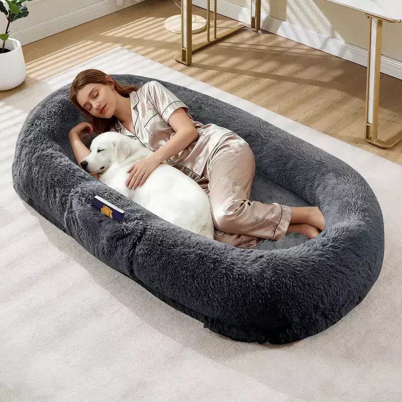 Letto da pavimento gigante con rivestimento in pelliccia sintetica – 165 x 104 x 30 cm